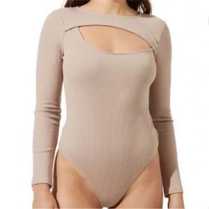 ASTR the label size xsmall BLACK  ribbed bodysuit with cutout chest area